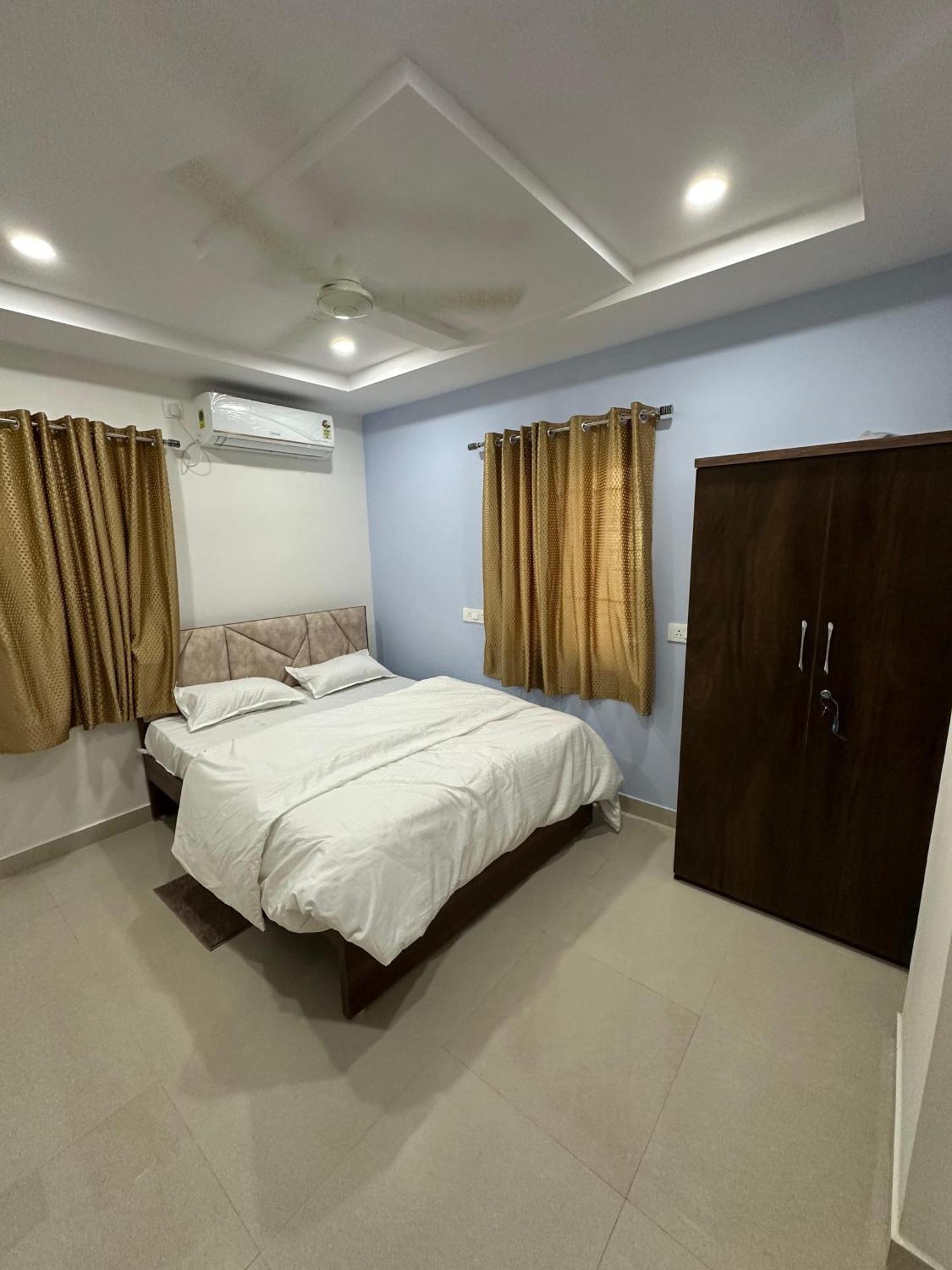 Cosmic Hotel & Guest House Gachibowli Raidurg Hyderabad Exterior foto